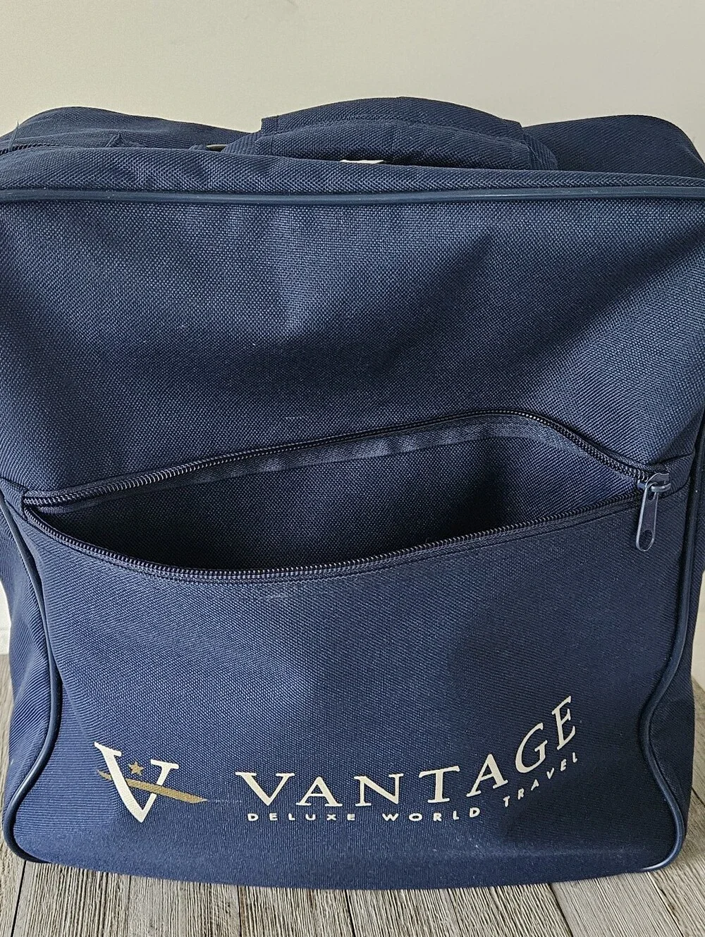 Vantage Deluxe World Travel Navy Blue Zippered Travel Bag with New Colorful ID